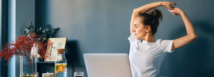 So bleibst du auch am Schreibtisch im Home-Office fit und gesund